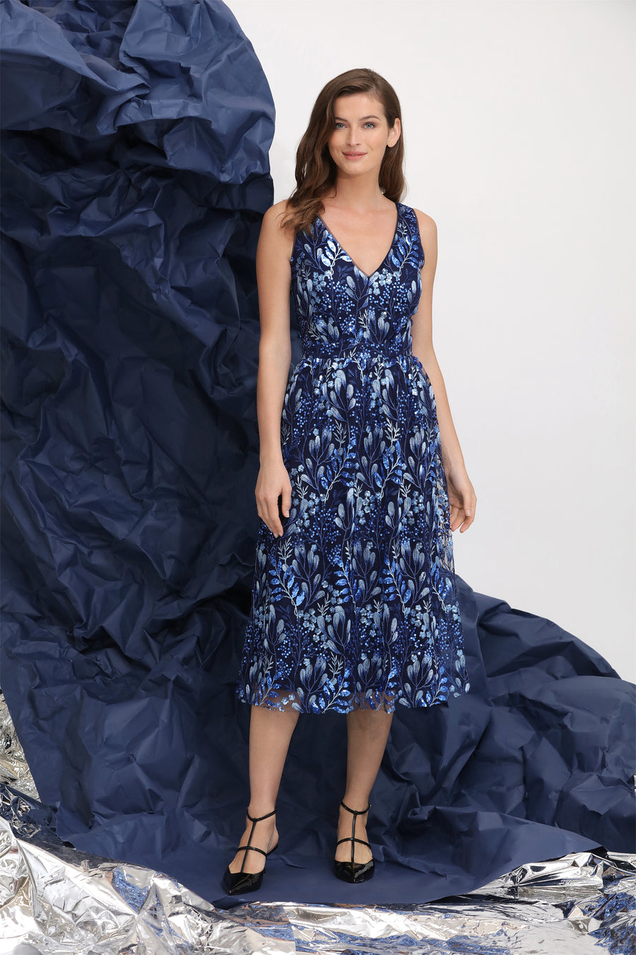V-NECK MIDI COCKTAIL DRESS Maggy London V-NECK MIDI COCKTAIL DRESS Maggy London