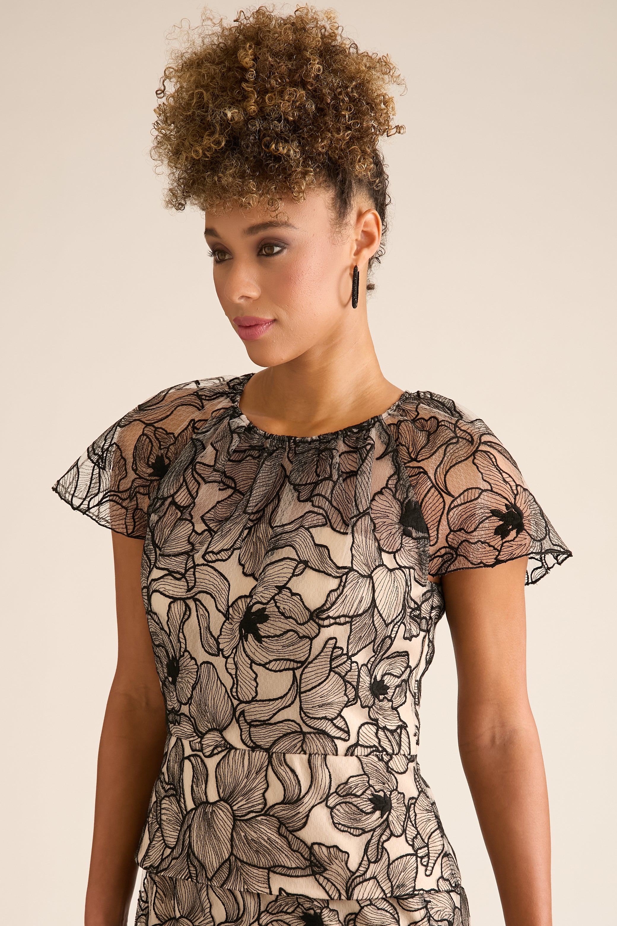 トップス mame Botanical Embroidery Chiffon blouse Madonna Cap Sleeve Embroidered Blouse – Maggy London