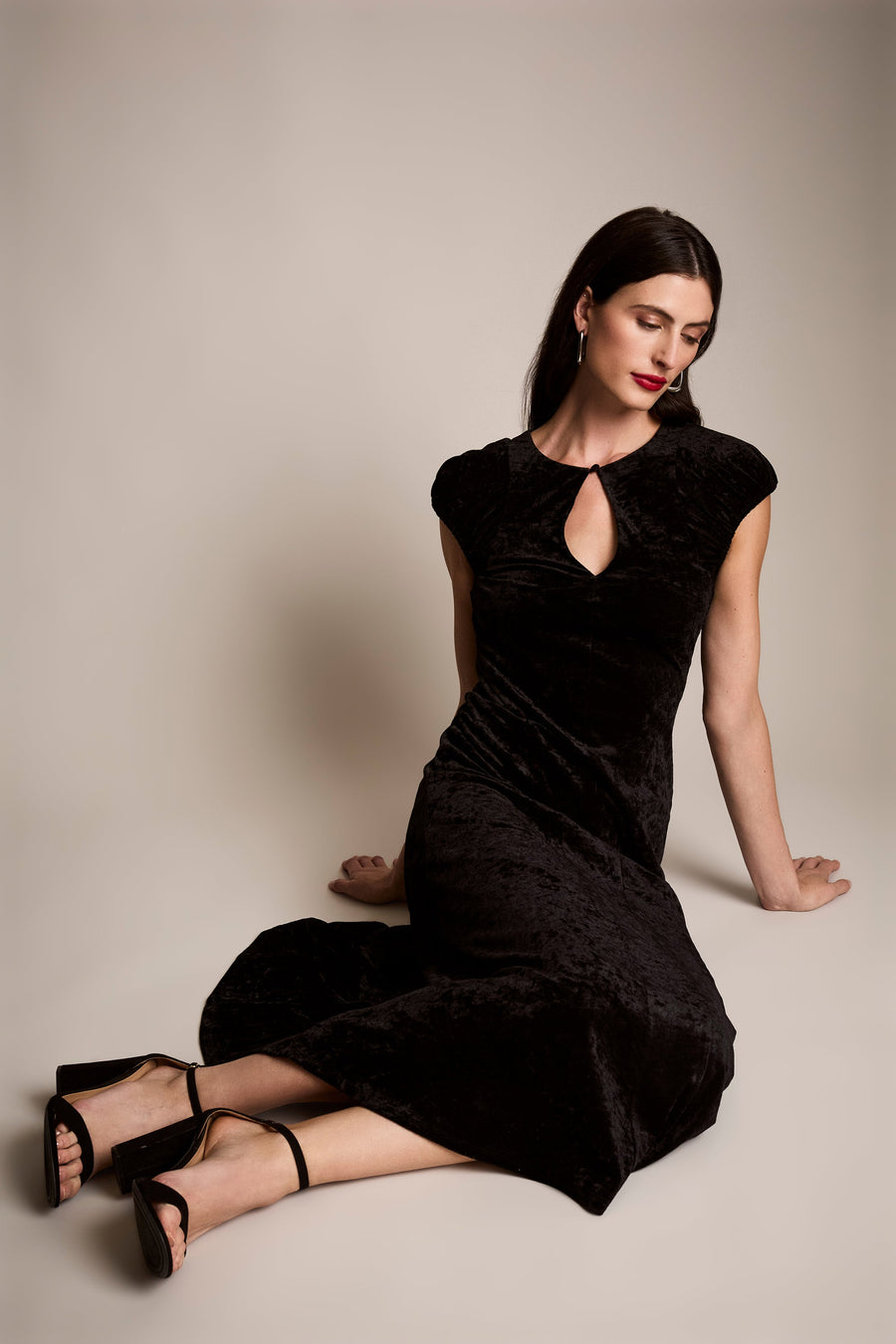 Monika Keyhole Midi in Velvet Mesh A-Line Cap Sleeve | Donna Morgan Black / Standard / 12 Monika Keyhole Midi in Velvet Mesh A-Line Cap Sleeve | Donna Morgan Black / Standard / 12