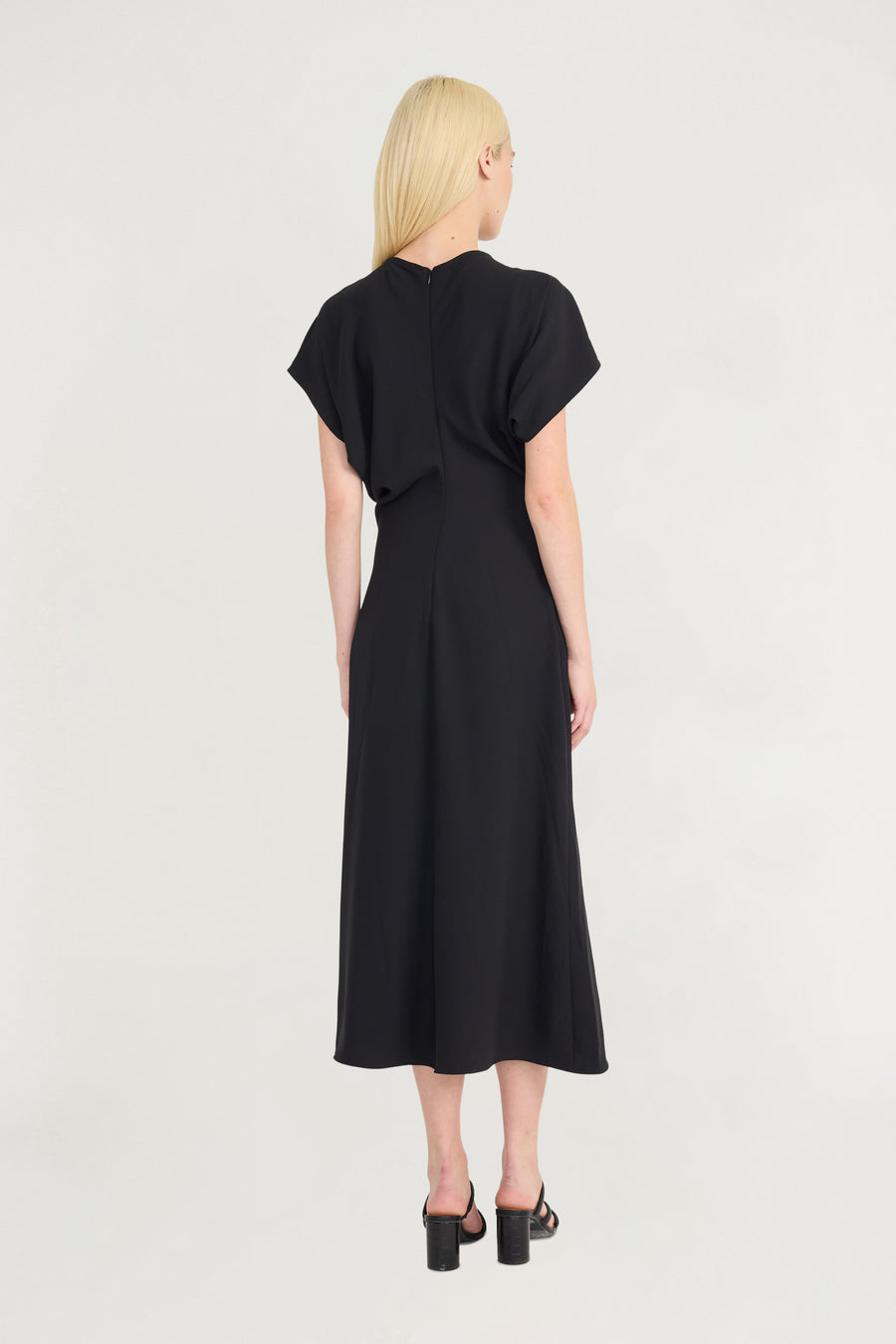 midi dress mewah tapi simple Midi Dresses Poses